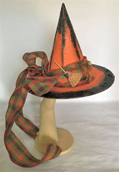 Witch hat with decorative bow